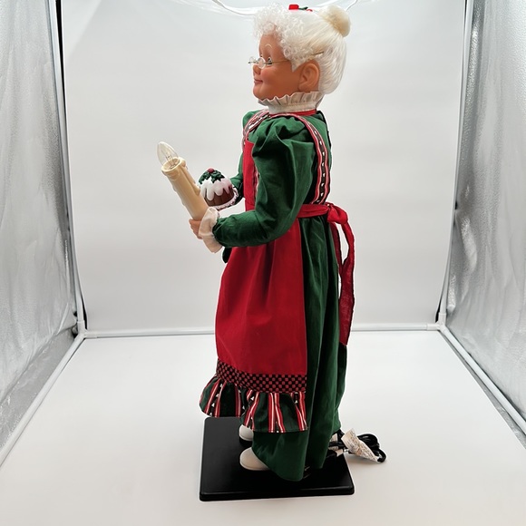 Holiday Creations Mrs. Claus Animated Lighted Christmas Holiday Decoration. - Picture 5 of 17